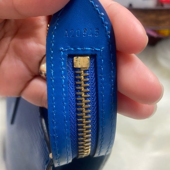 💯% Authentic St Jacques Epi Louis Vuitton - Picture 6 of 14